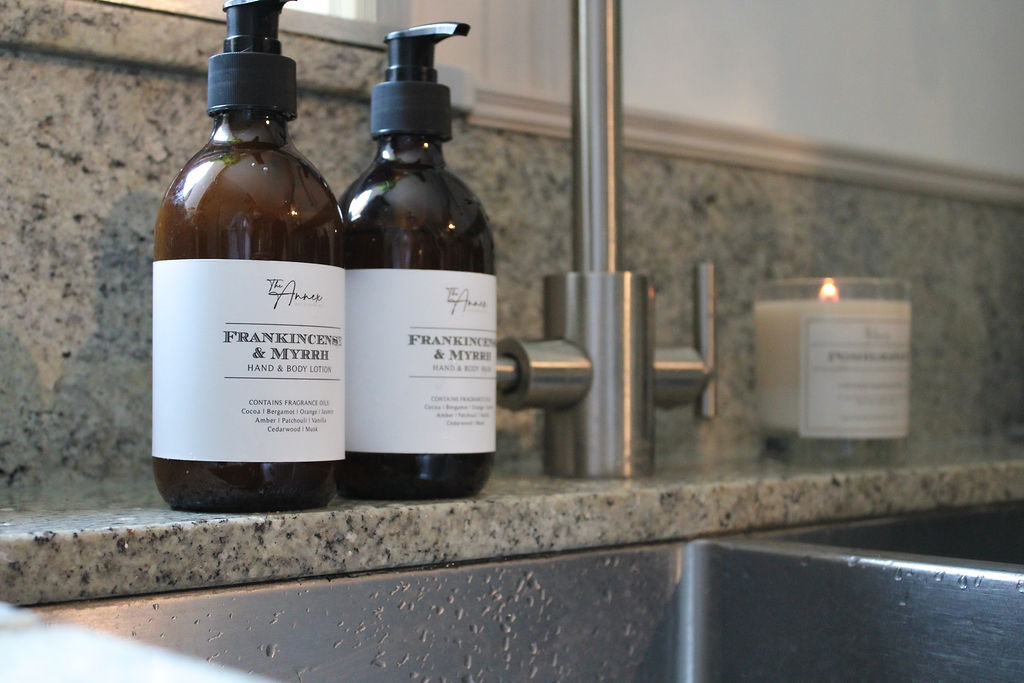 BLACK PLUM & RHUBARB HAND & BODY LOTION Annex Accessories